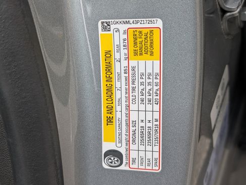 Used 2023 GMC Acadia SLT image 41