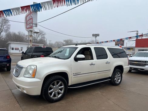 Used 2009 GMC Yukon XL Denali image 2