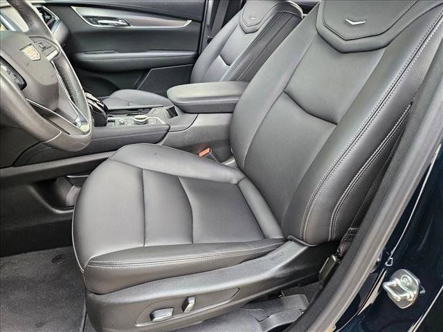 Used 2025 Cadillac XT6 Luxury FWD image 14