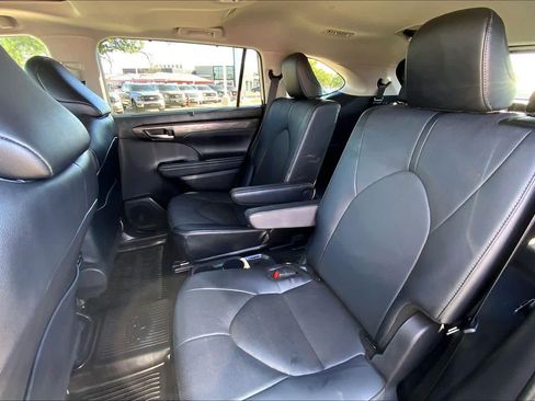 Used 2025 Toyota Highlander Limited AWD/4WD image 21