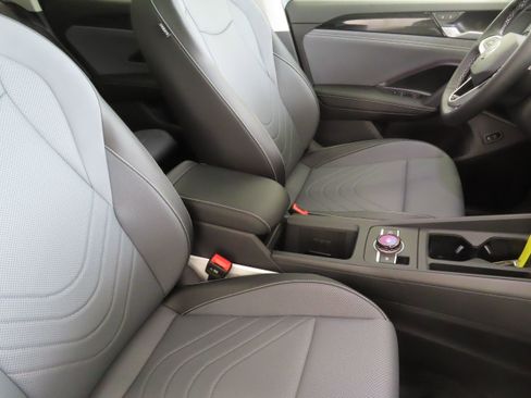 New 2026 Volkswagen Tiguan SE AWD/4WD image 26