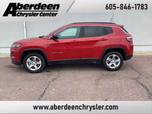 Used 2023 Jeep Compass Latitude w/ Convenience Group AWD/4WD image 1