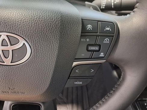 Used 2025 Toyota Camry XSE FWD image 9
