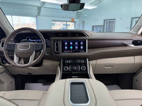 Used 2021 GMC Yukon Denali w/ Denali Premium Package image 23
