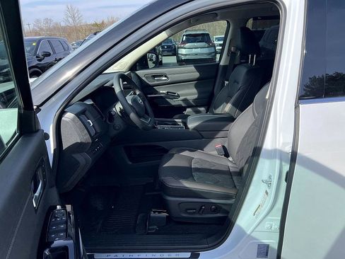 New 2026 Nissan Pathfinder Platinum image 13