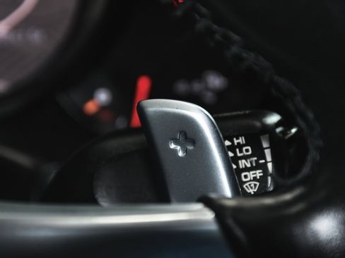 Used 2016 Porsche 911 Carrera 4 image 32