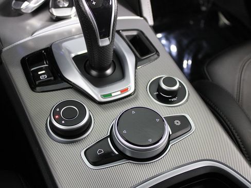 Used 2023 Alfa Romeo Stelvio Veloce AWD/4WD image 11