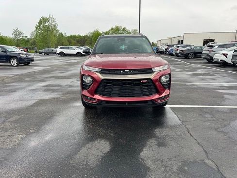 Used 2023 Chevrolet TrailBlazer RS w/ Sun and Liftgate Package AWD/4WD image 2