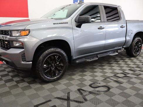 Used 2020 Chevrolet Silverado 1500 Custom w/ Infotainment Package RWD image 2