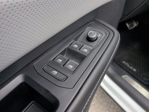 Used 2024 Volkswagen Atlas Cross Sport SEL R-Line AWD/4WD image 11