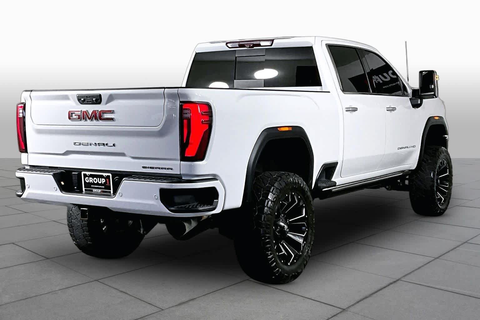 Used 2024 GMC Sierra 2500 Denali w/ Denali Reserve Package AWD/4WD image 12