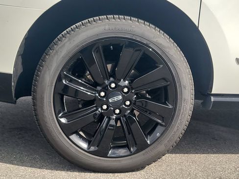 Certified 2023 Lincoln Navigator L Reserve AWD/4WD image 5