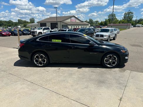 Used 2021 Chevrolet Malibu LT FWD image 4