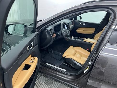 Used 2023 Volvo XC60 B5 Ultimate w/ Climate Package AWD/4WD image 12