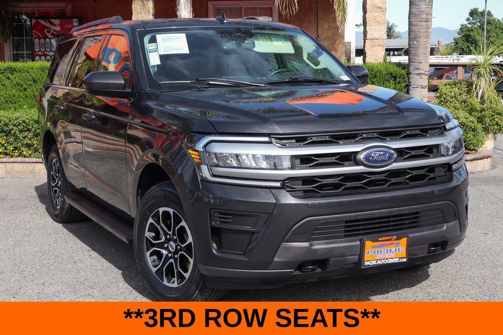 Used 2022 Ford Expedition XLT AWD/4WD image 2
