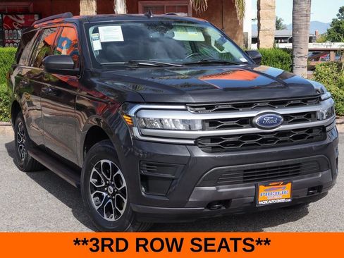 Used 2022 Ford Expedition XLT AWD/4WD image 2