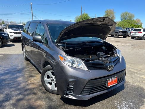 Used 2020 Toyota Sienna L w/ Carpet Mat Package image 33