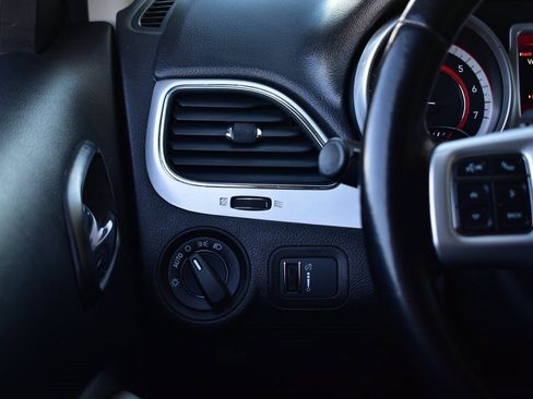 Used 2020 Dodge Journey SE w/ SE Popular Equipment Group image 37