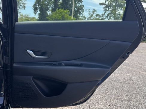 Used 2024 Hyundai Elantra SE FWD image 16