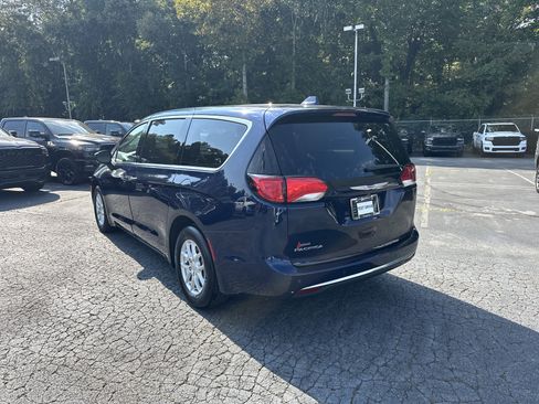 Used 2020 Chrysler Pacifica Touring image 7