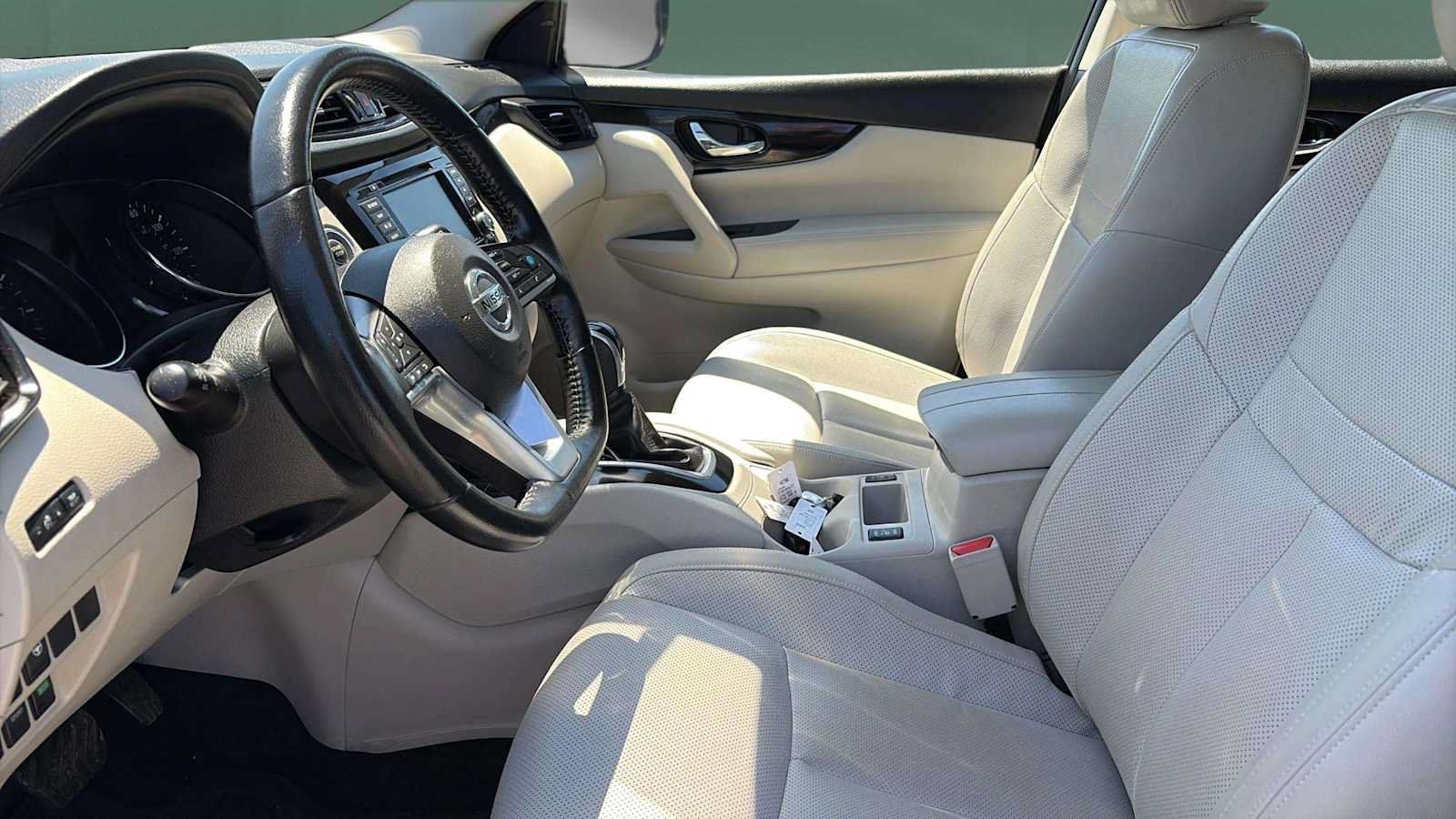 Used 2022 Nissan Rogue Sport SL AWD/4WD image 16