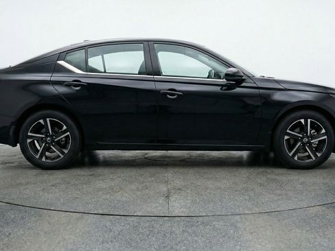 Used 2025 Nissan Altima 2.5 SV image 11