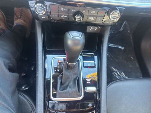 Used 2025 Jeep Compass Limited w/ Sun & Sound Group AWD/4WD image 16