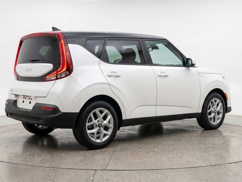 Used 2025 Kia Soul LX w/ LX Technology Package FWD image 9