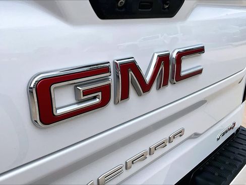 Used 2021 GMC Sierra 1500 AT4 w/ AT4 Premium Package AWD/4WD image 56