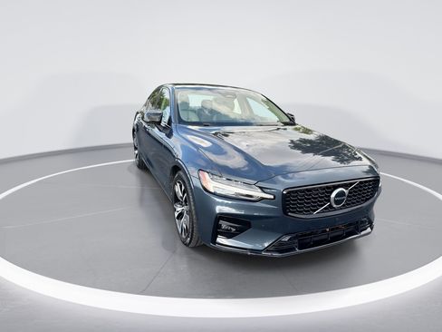 Used 2024 Volvo S60 B5 Core FWD image 2