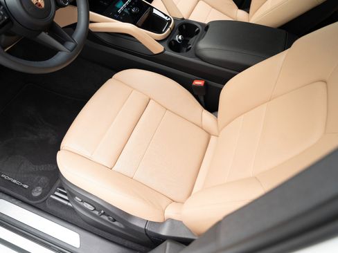 Certified 2026 Porsche Cayenne AWD/4WD image 16