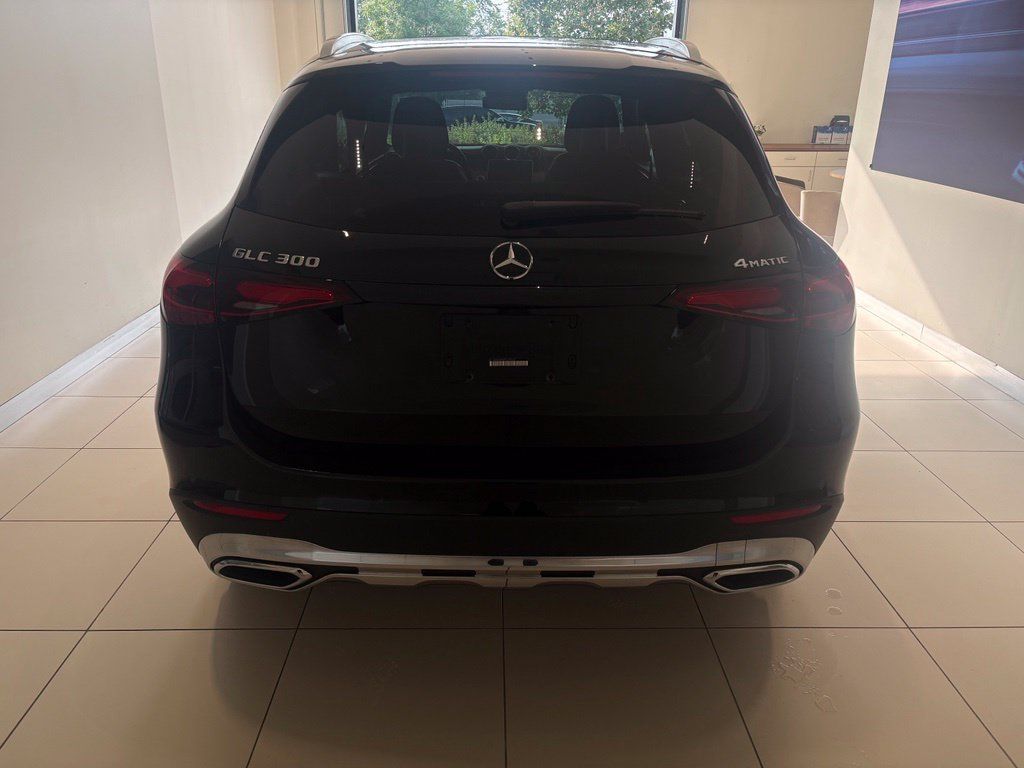 Used 2023 Mercedes-Benz GLC 300 4MATIC image 3