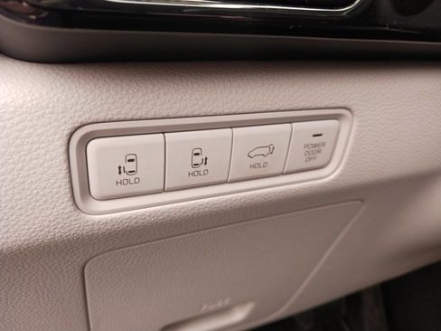 Certified 2023 Kia Carnival SX Prestige image 30