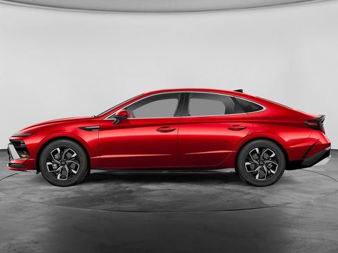 Used 2025 Hyundai Sonata SEL FWD image 2