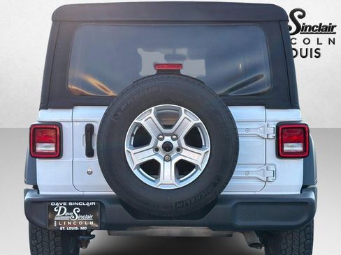 Used 2018 Jeep Wrangler Unlimited Sport S image 4