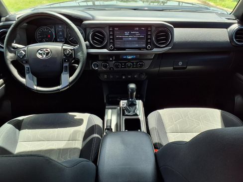 Used 2021 Toyota Tacoma TRD Off-Road w/ Technology Package AWD/4WD image 9