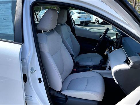 Used 2025 Toyota Corolla Cross L FWD image 8