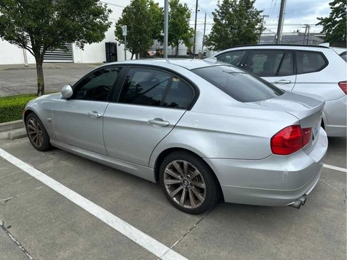 Used 2011 BMW 328i xDrive Sedan AWD/4WD image 3
