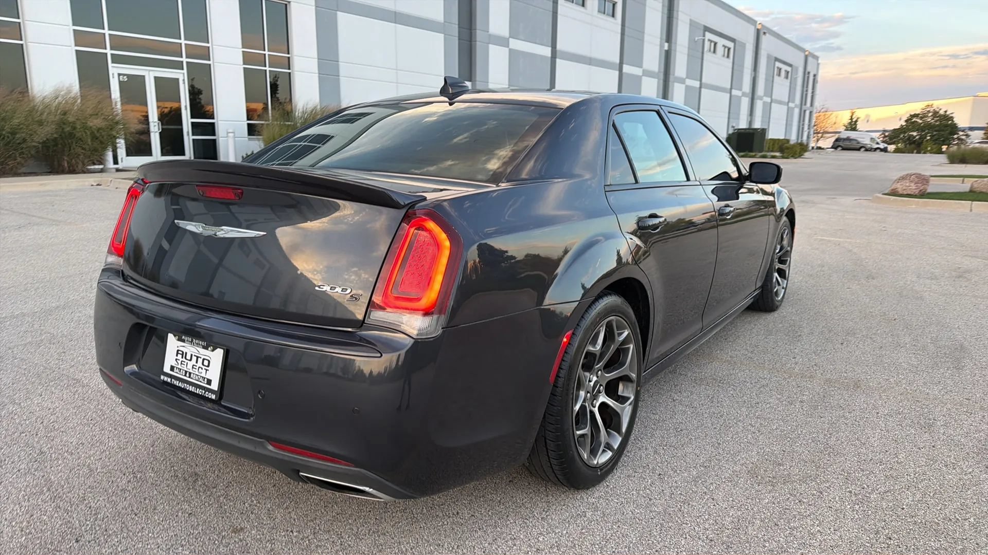 Used 2018 Chrysler 300 S w/ 300S Premium Group RWD image 5