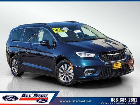 Used 2022 Chrysler Pacifica Touring-L FWD image 1