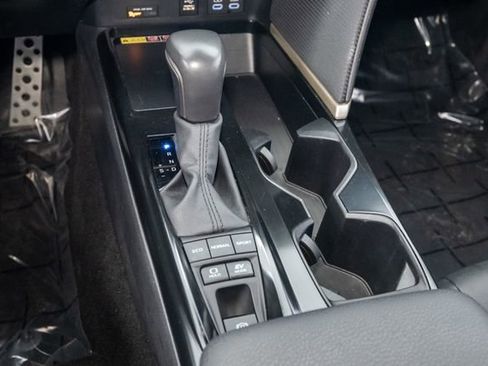 Used 2025 Toyota Camry SE FWD image 19