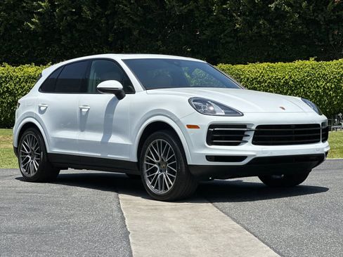 Certified 2023 Porsche Cayenne Platinum Edition AWD/4WD image 10