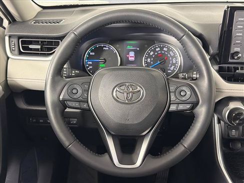Used 2022 Toyota RAV4 XLE Premium AWD/4WD image 25