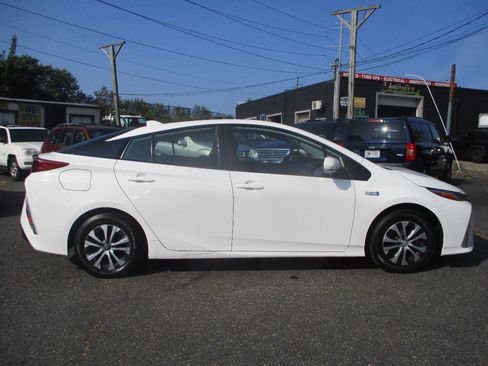 Used 2021 Toyota Prius Prime LE image 5