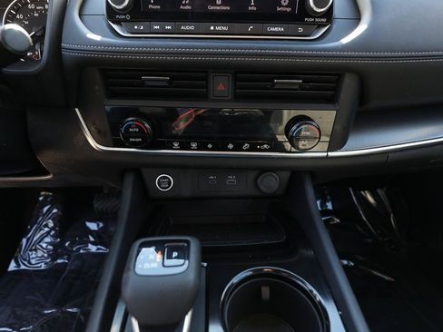 Used 2023 Nissan Rogue SV AWD/4WD image 18