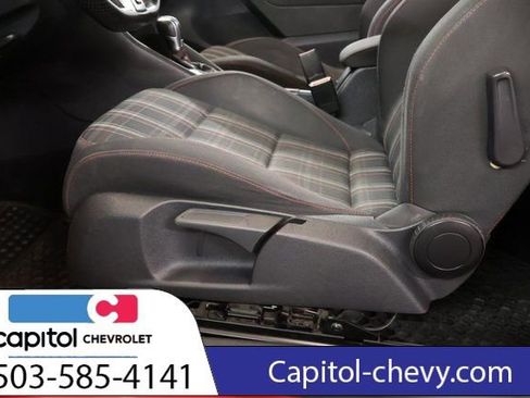 Used 2012 Volkswagen Golf 2-Door FWD image 17