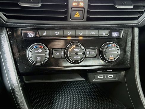 Used 2024 Volkswagen Jetta SE FWD image 15