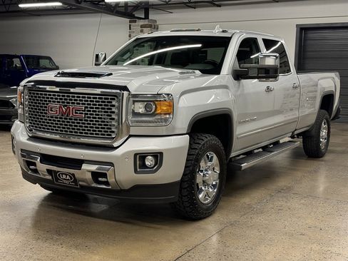 Used 2017 GMC Sierra 3500 Denali w/ Duramax Plus Package image 3