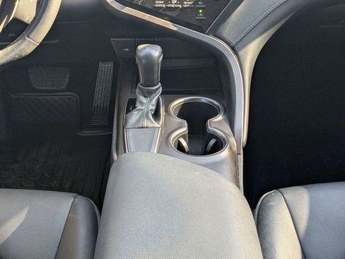 Used 2021 Toyota Camry SE w/ Convenience Package FWD image 17