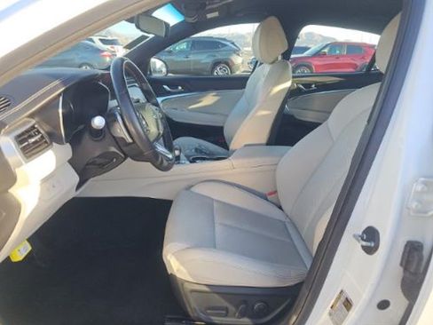 Used 2025 Genesis G70 2.5T RWD image 4